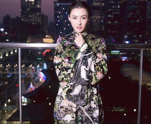 张柏芝制服图集在线视频,性感瞬间尽收眼底